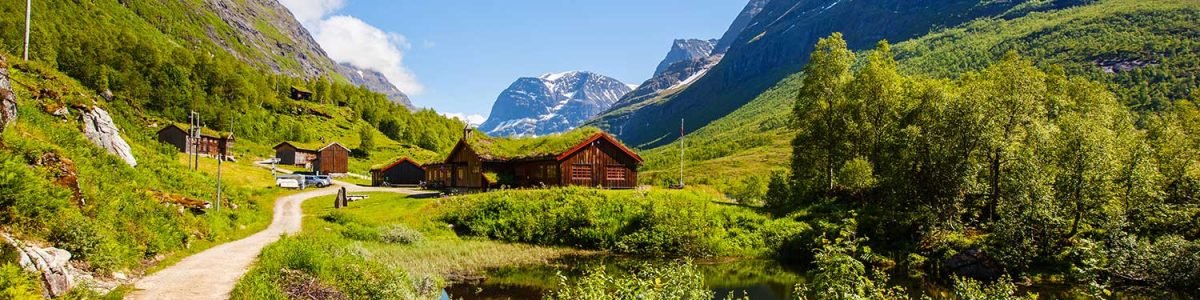 innerdalen-valley-beautiful-hiking-destination-nor-small.jpg